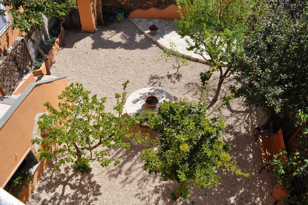 Il Giardinetto Guest House Чивитавекия Екстериор снимка
