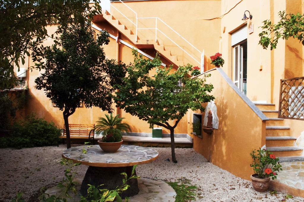 Il Giardinetto Guest House Чивитавекия Екстериор снимка