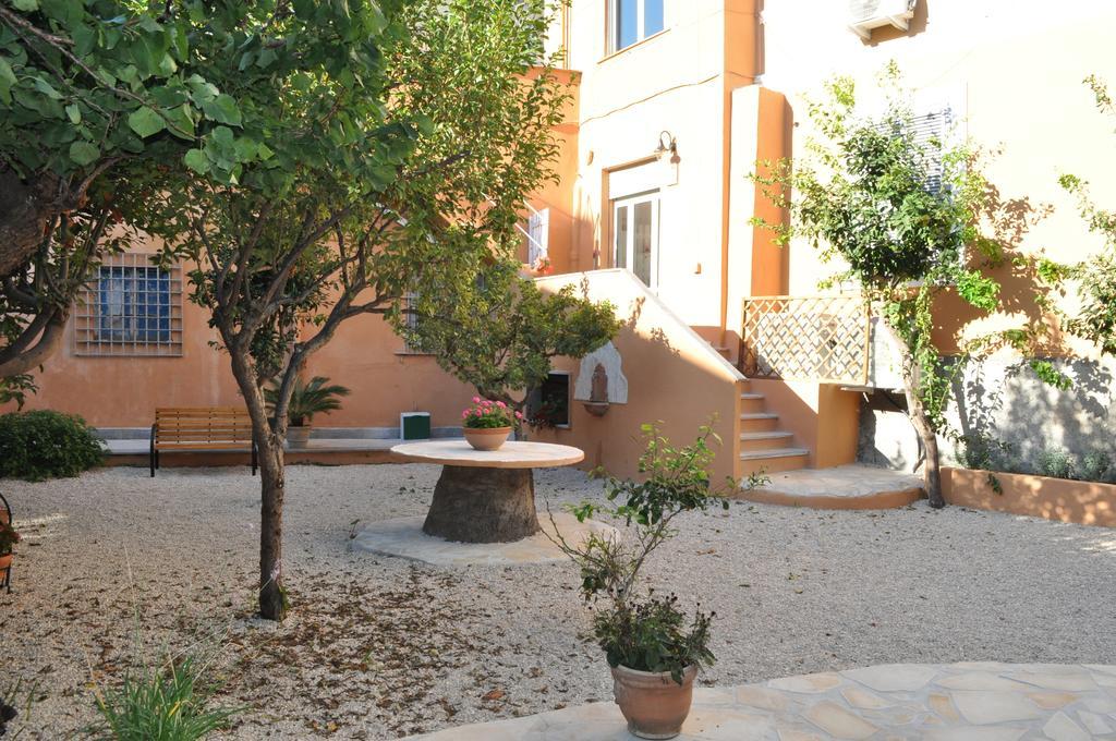 Il Giardinetto Guest House Чивитавекия Екстериор снимка